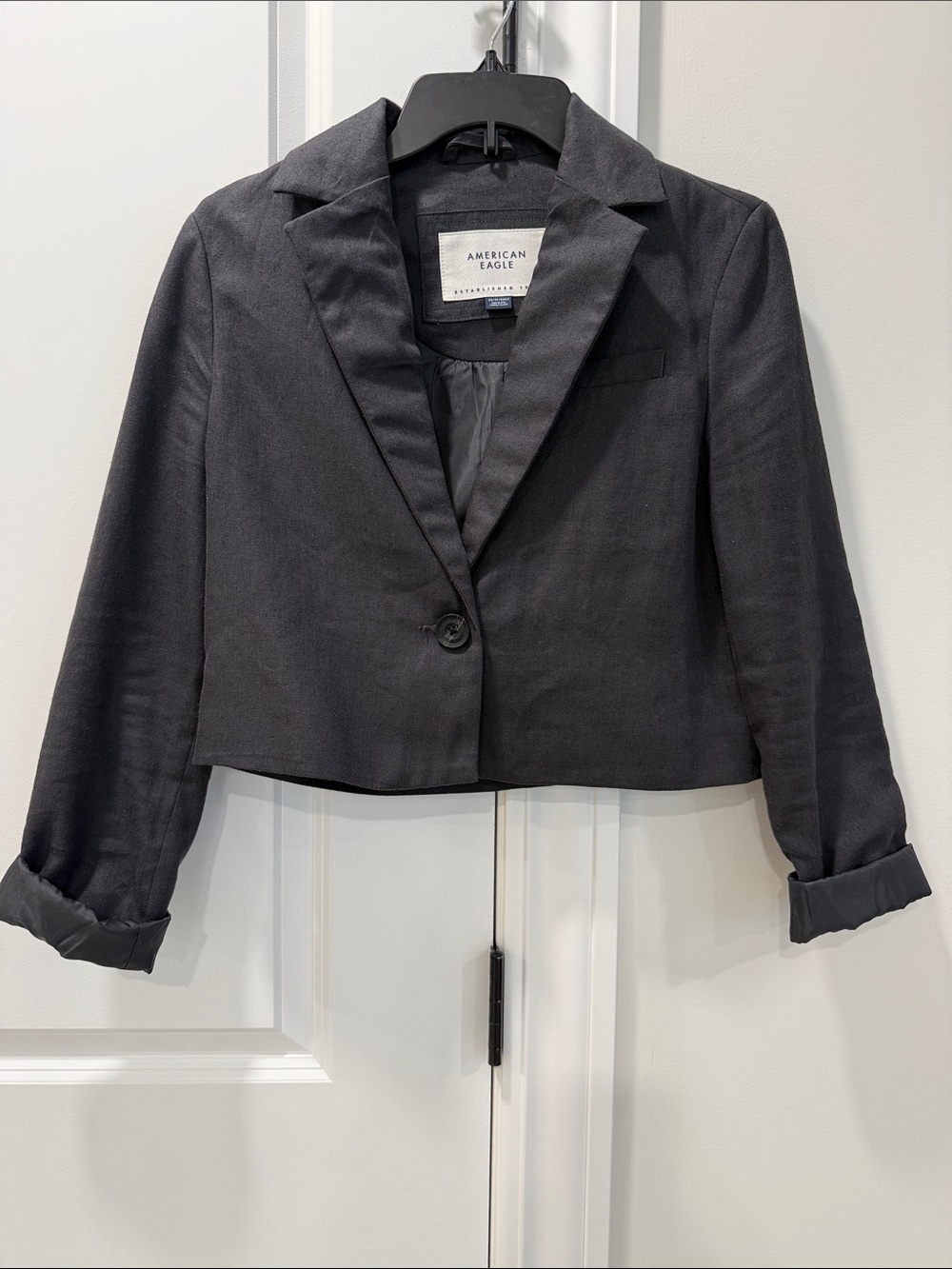 American Eagle Outfitters Black Cropped Single-Button Blazer